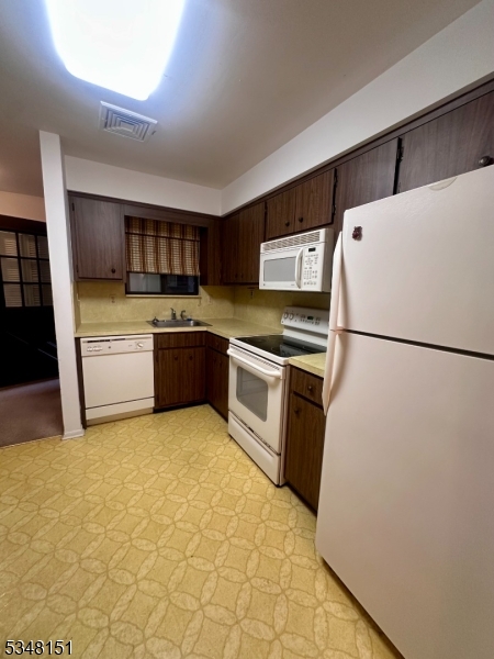 Clinton Twp., New Jersey 08801, United States, 1 Bedroom Bedrooms, ,1 BathroomBathrooms,Residential,Pending,100811