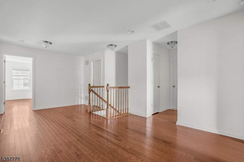 MONTGOMERY RIDGE - Residential