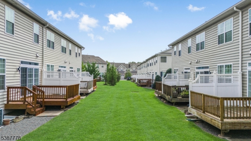 MONTGOMERY RIDGE - Residential