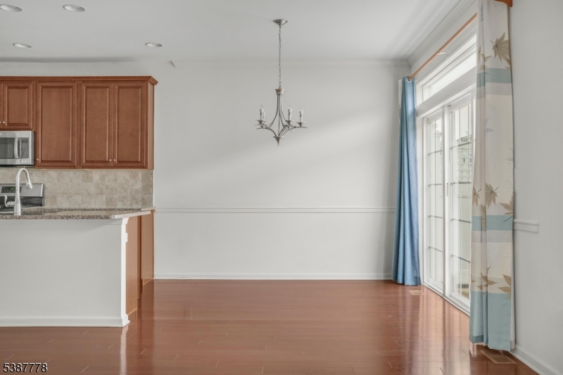 MONTGOMERY RIDGE - Residential