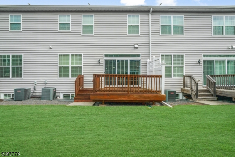 MONTGOMERY RIDGE - Residential