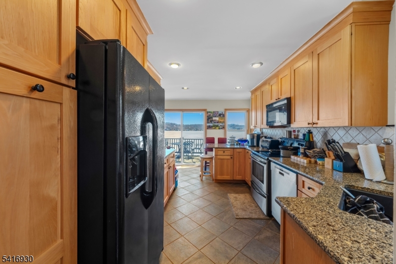 Lake Hopatcong Lakefront. - Residential