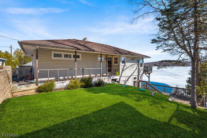 Lake Hopatcong Lakefront. - Residential