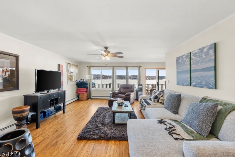 Lake Hopatcong Lakefront. - Residential