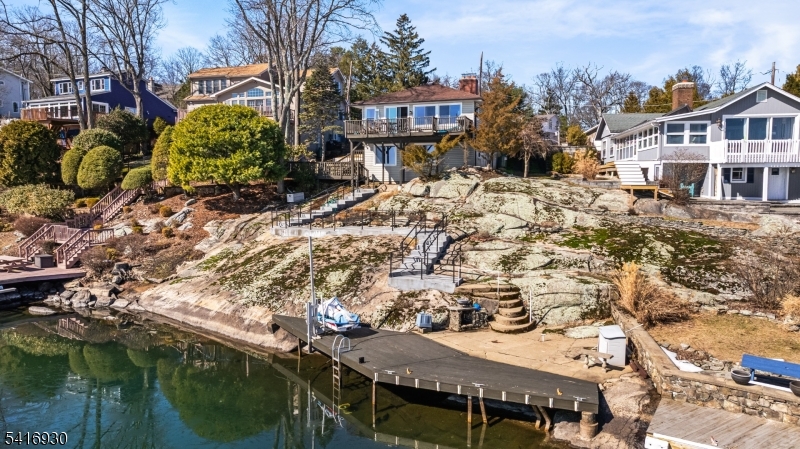 Lake Hopatcong Lakefront. - Residential