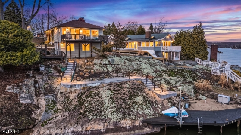 Lake Hopatcong Lakefront. - Residential