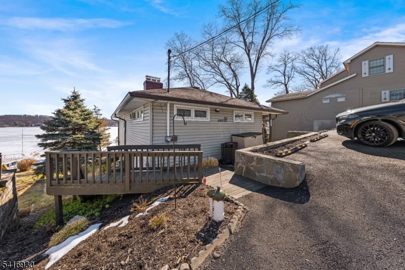 Lake Hopatcong Lakefront. - Residential
