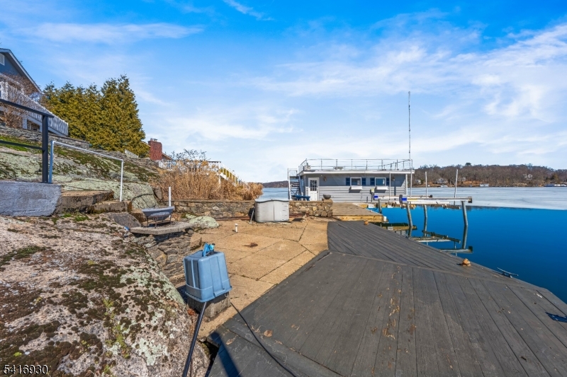 Lake Hopatcong Lakefront. - Residential