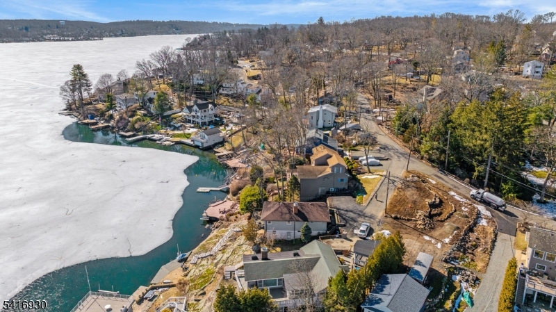 Lake Hopatcong Lakefront. - Residential