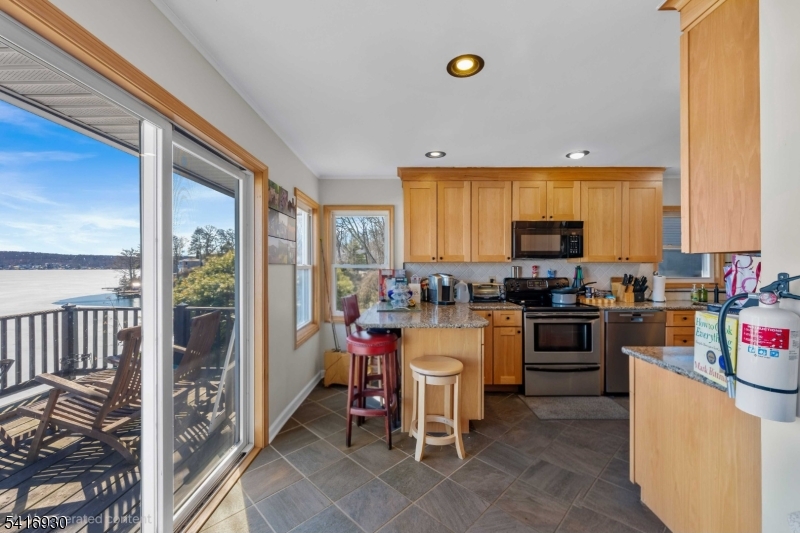 Lake Hopatcong Lakefront. - Residential