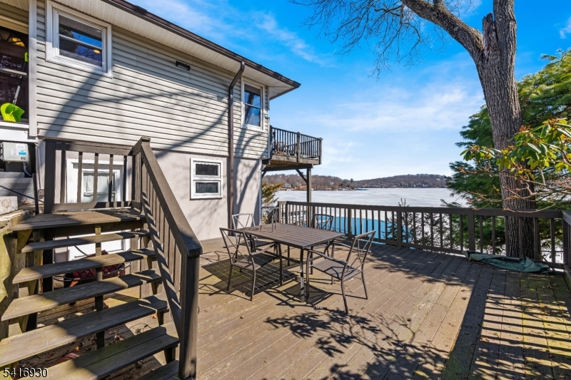 Lake Hopatcong Lakefront. - Residential