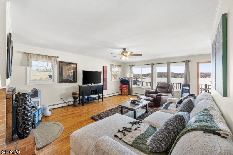 Lake Hopatcong Lakefront. - Residential