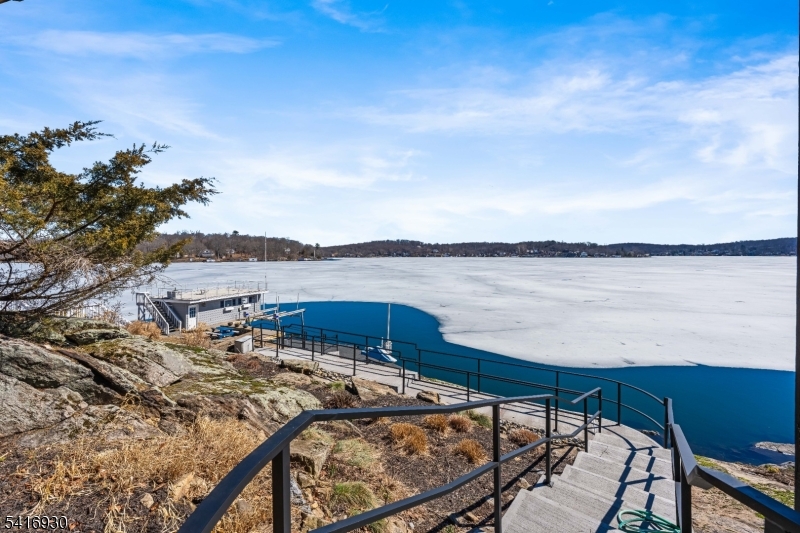 Lake Hopatcong Lakefront. - Residential