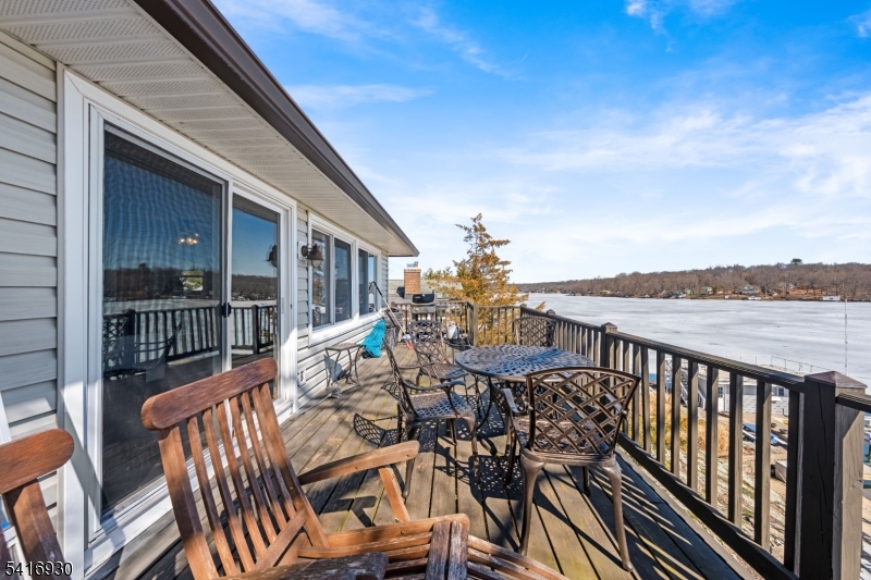 Lake Hopatcong Lakefront. - Residential