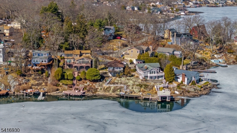 Lake Hopatcong Lakefront. - Residential