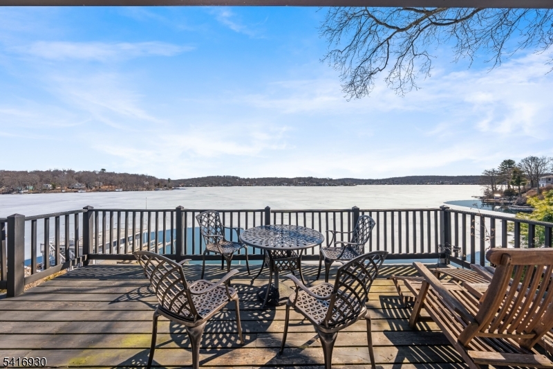 Lake Hopatcong Lakefront. - Residential
