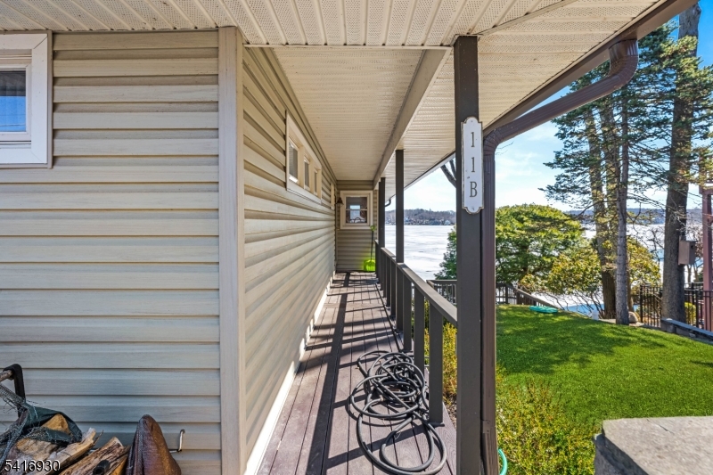 Lake Hopatcong Lakefront. - Residential