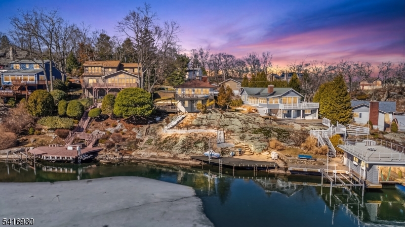 Lake Hopatcong Lakefront. - Residential