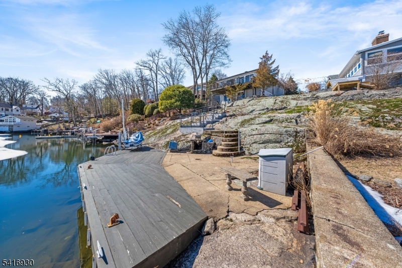 Lake Hopatcong Lakefront. - Residential