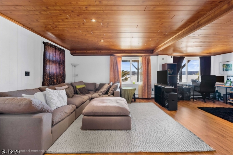 Lake Hopatcong Lakefront. - Residential