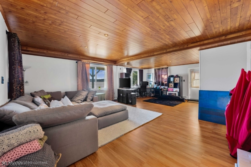 Lake Hopatcong Lakefront. - Residential