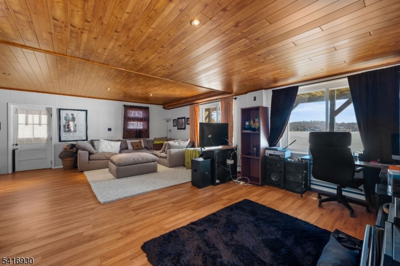 Lake Hopatcong Lakefront. - Residential