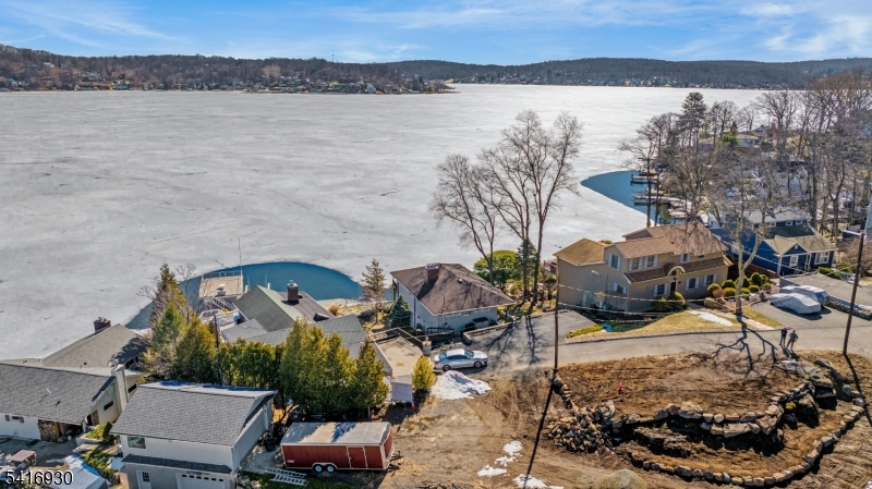Lake Hopatcong Lakefront. - Residential
