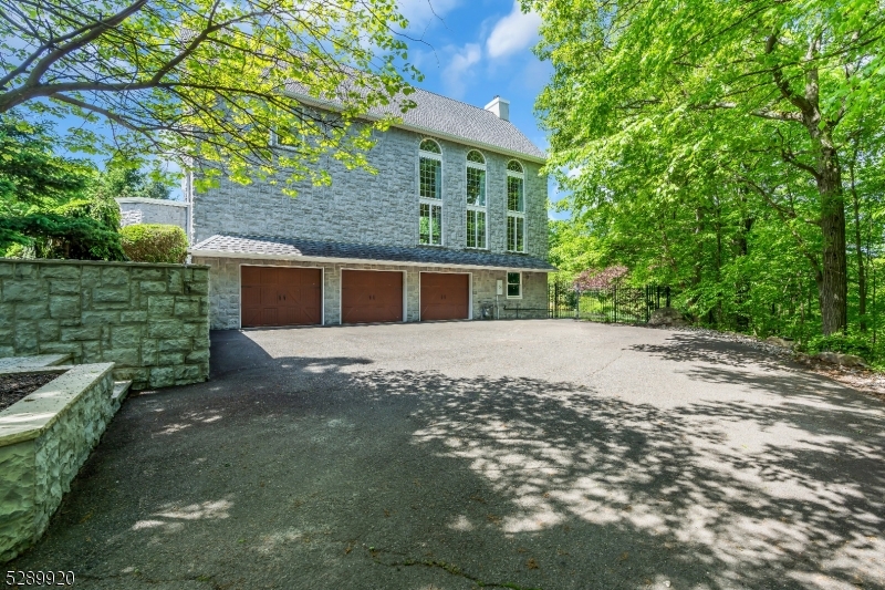 Round Hill - Residential