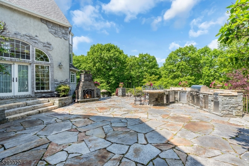 Round Hill - Residential