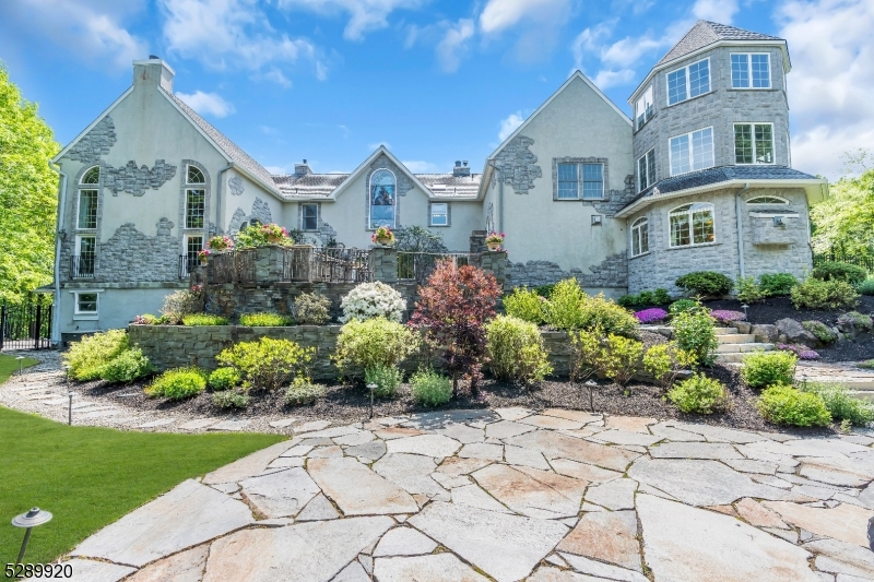 Round Hill - Residential