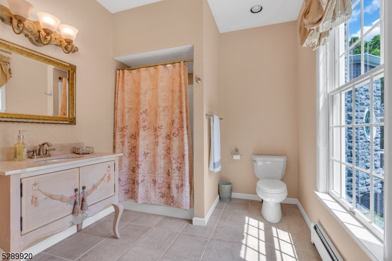 Round Hill - Residential