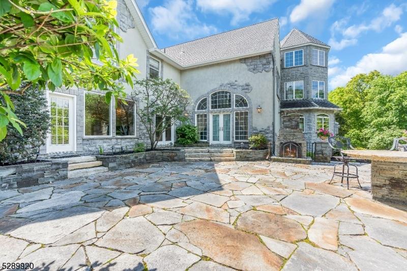 Round Hill - Residential