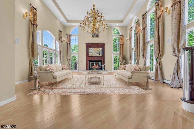 Round Hill - Residential