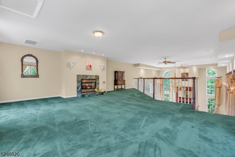 Round Hill - Residential