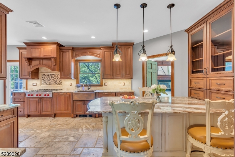 Round Hill - Residential