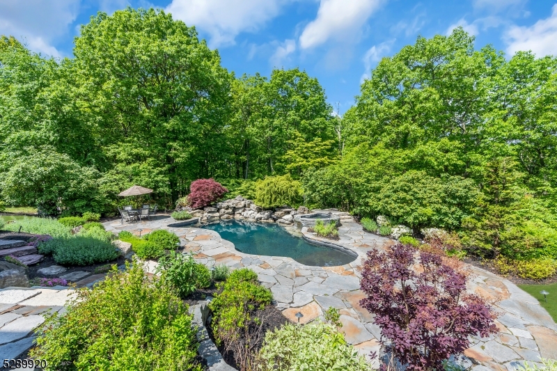 Round Hill - Residential