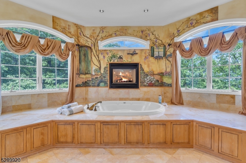 Round Hill - Residential