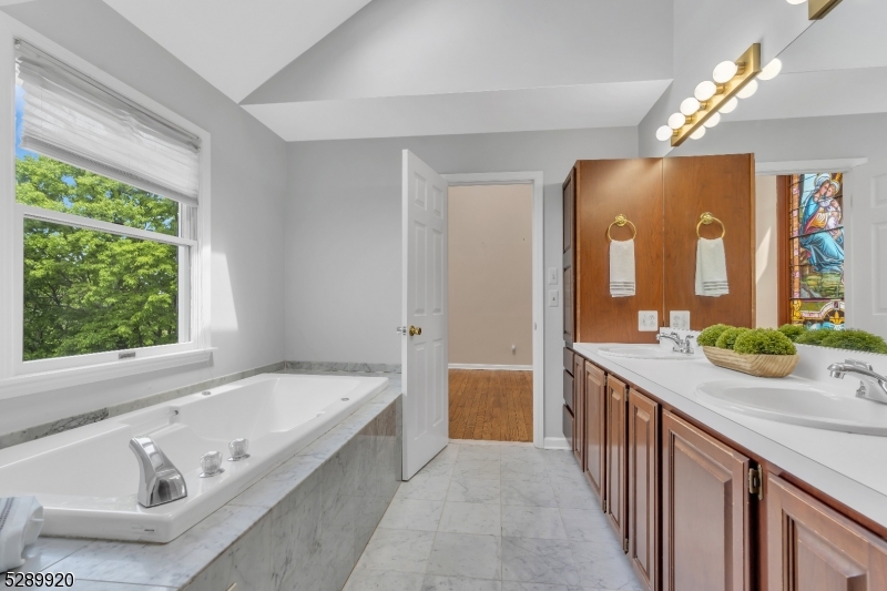 Round Hill - Residential