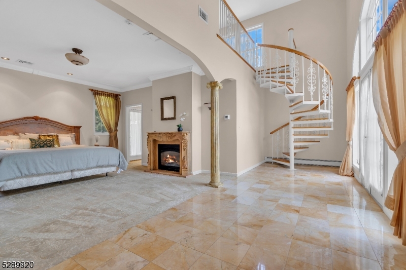 Round Hill - Residential