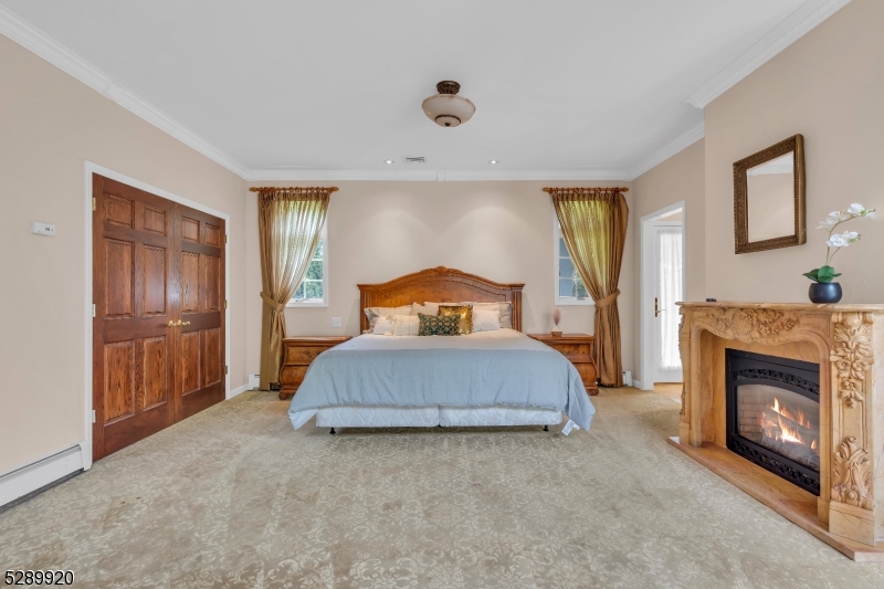 Round Hill - Residential