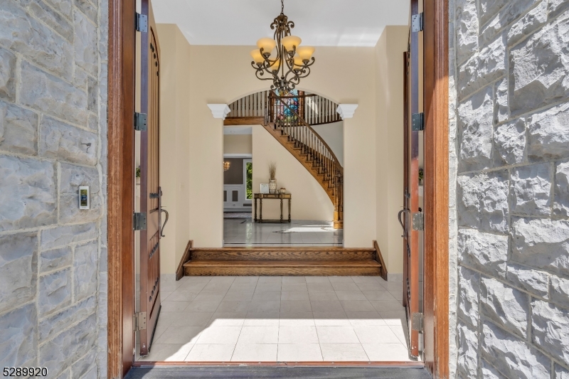 Round Hill - Residential