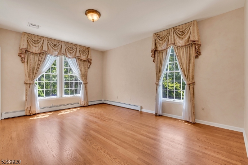 Round Hill - Residential