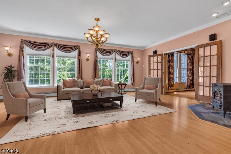 Round Hill - Residential