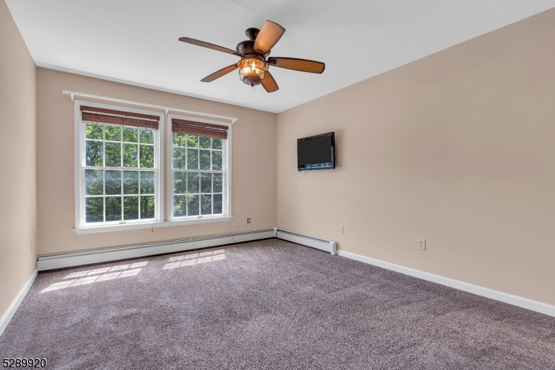 Round Hill - Residential