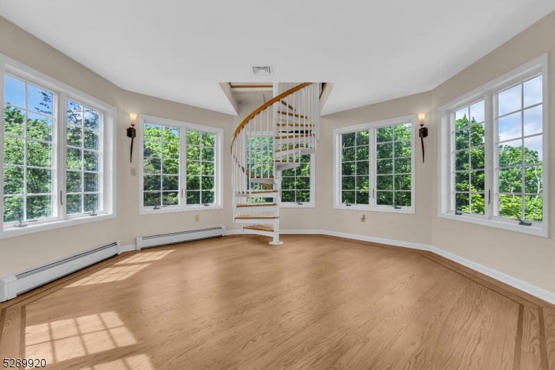 Round Hill - Residential