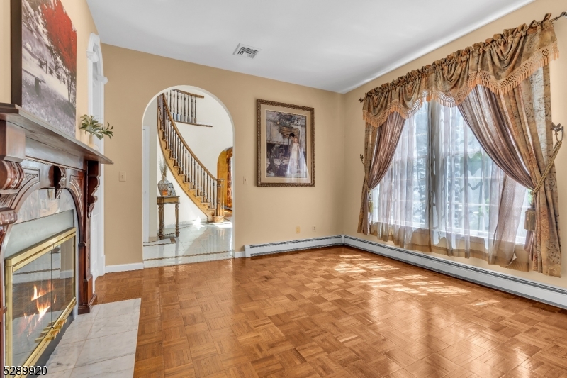 Round Hill - Residential