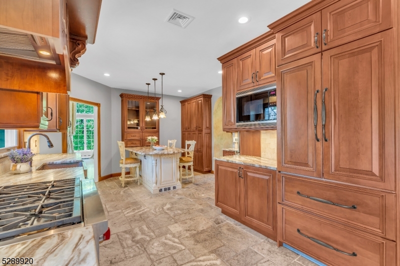 Round Hill - Residential