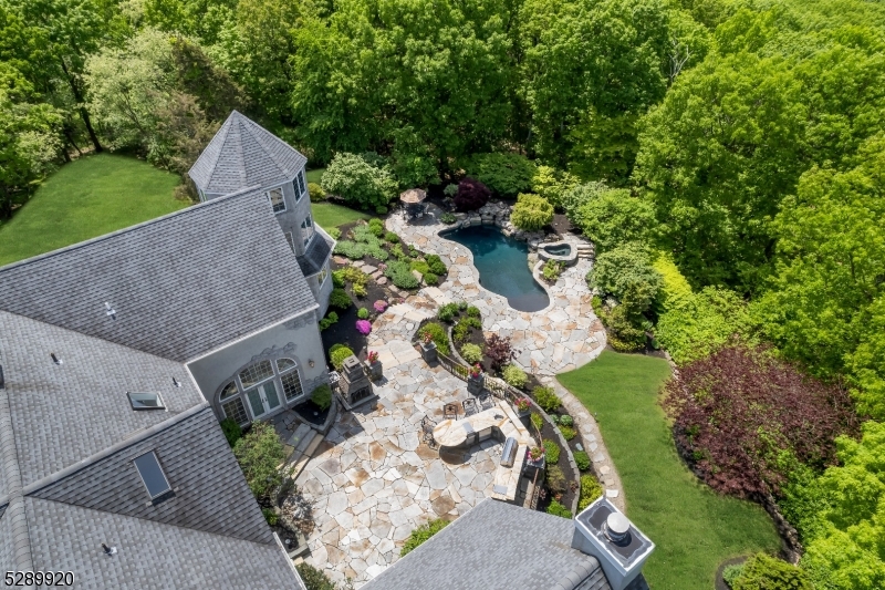 Round Hill - Residential