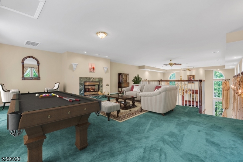 Round Hill - Residential