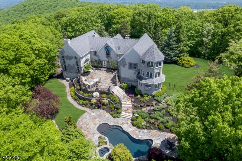 Round Hill - Residential